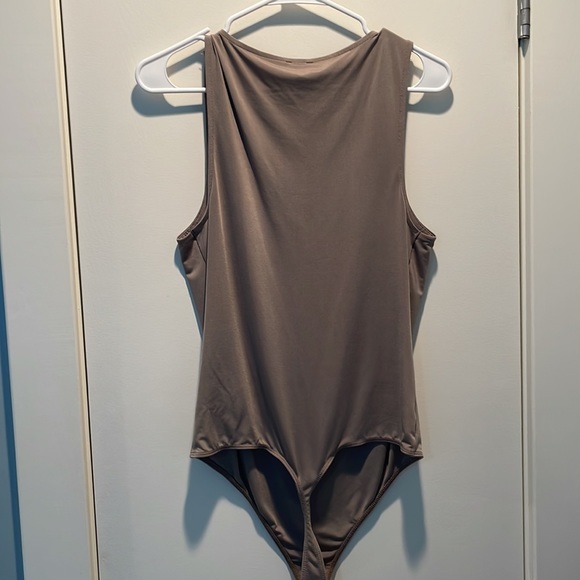 Express V Neck Bodysuit - Picture 4 of 4